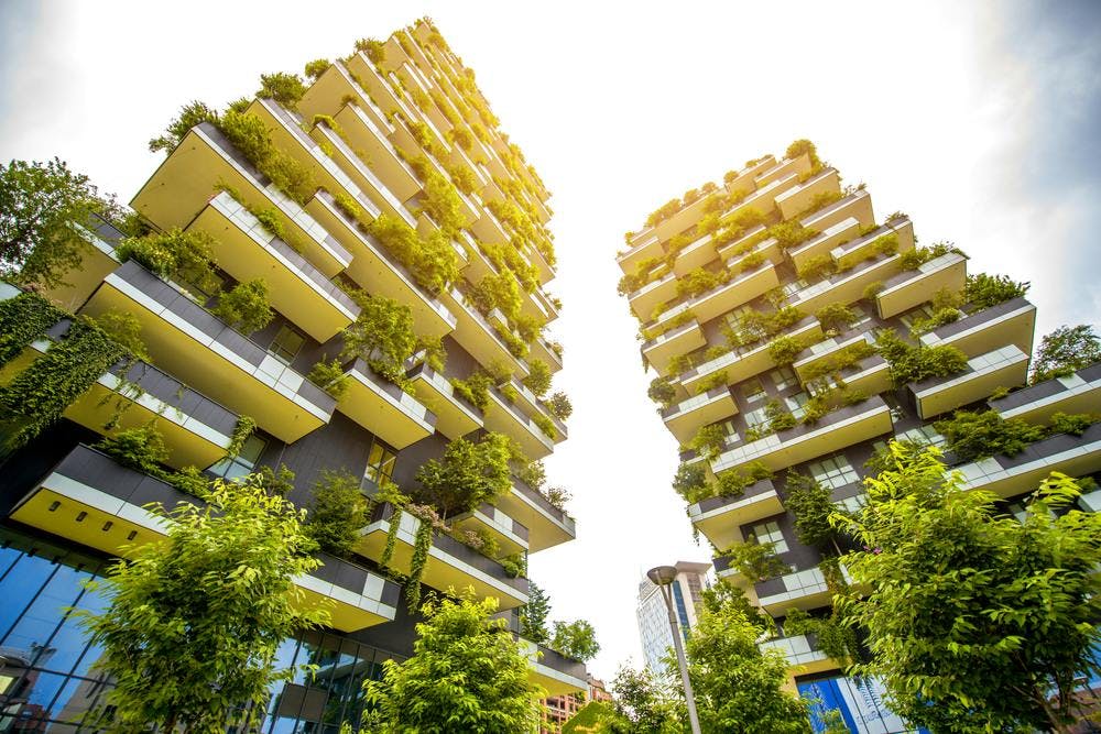 Zwei Gebäude mit Pflanzen in die Fassade integriert, Bosco Vertical in Mailand, Italien