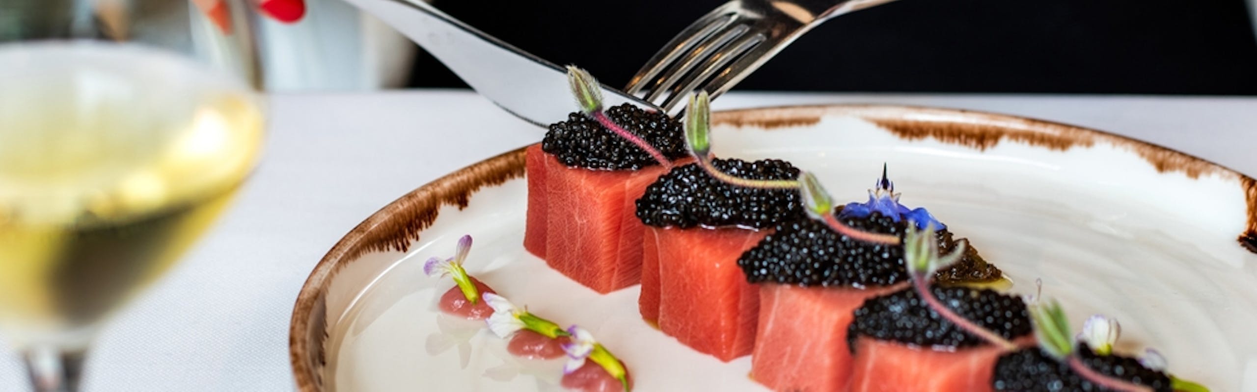 Beluga-Kaviar auf Thunfisch