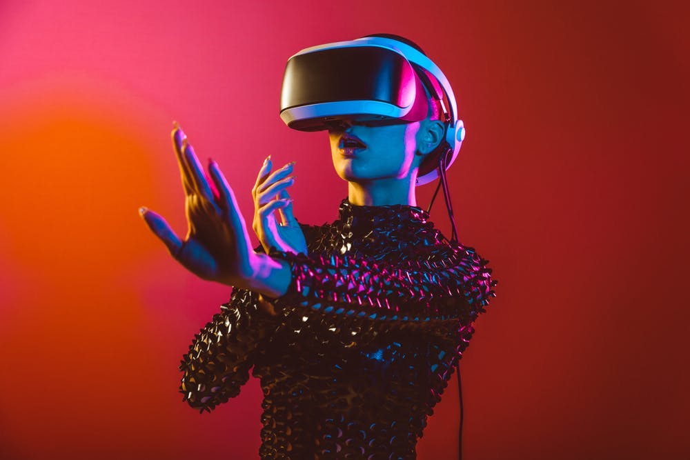 play,virtual reality,beauty,movie,cyberpunk,american,latex,space,youth,shaved head,robot,beautiful,music,videogame,club,female,costume,dance,natural,girl,look,hairstyle,visor,vr,party,pink,woman,gender,entertainment,superhero,goggle,gel,head,metaverse,hair,futuristic,modern,scalp,bald,gaming,video game,alternative,technology,portrait,lifestyle,face,future,purple,sensuality,individuality performer person solo performance finger adult female woman vr headset face microphone