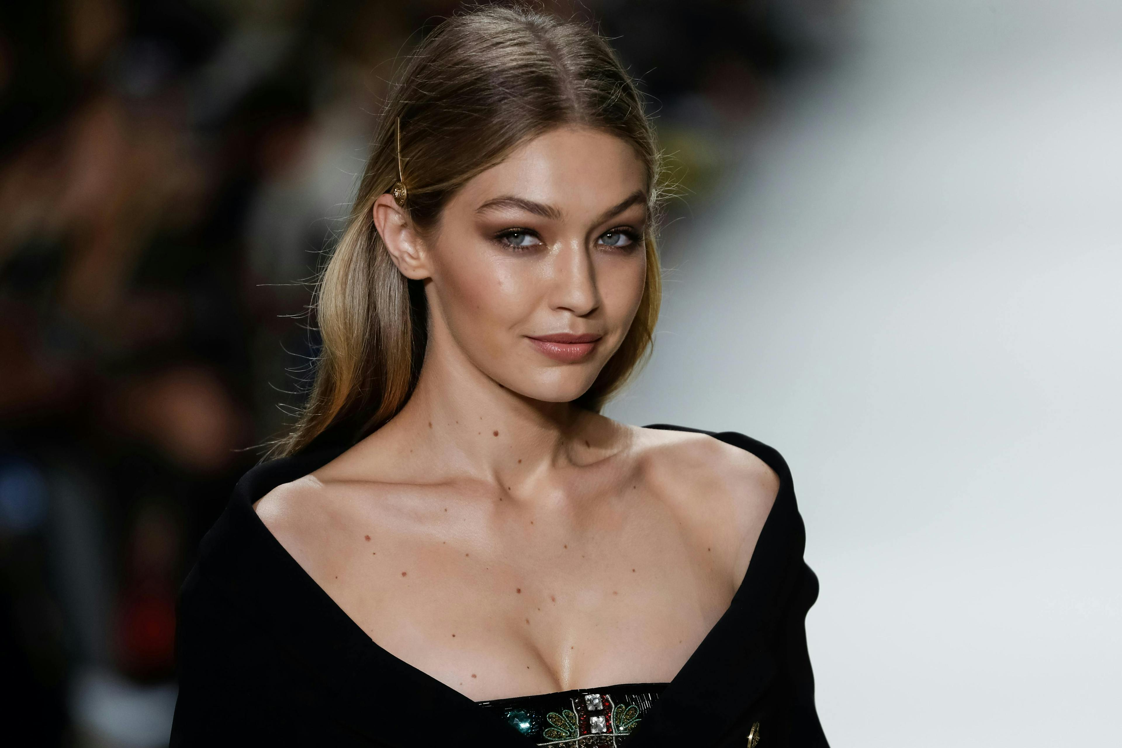 celebrity,week,woman,make-up,ready-to-wear,trend,young,show,milan,summer,spring,beautiful,september,fall,supermodel,glamor,walking,model,female,elegant,italy,new,famous,sexy,versace,runway,collection,glamour,gigi hadid,hairstyle,2018,womenswear,2017,catwalk,podium,clothing,autumn,walk,fashion,women dress evening dress formal wear fashion adult female person woman head face